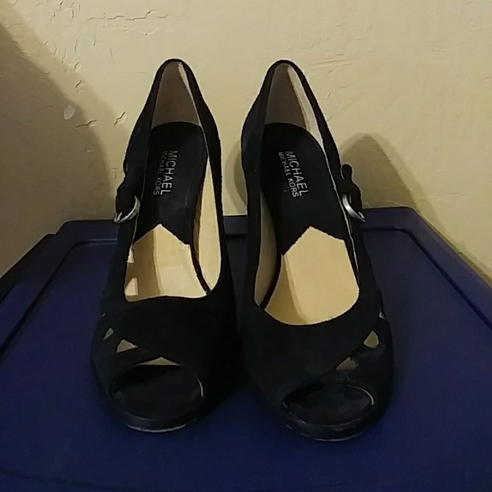 🍂🍃🍁Michael Kors Leather Heels size 7